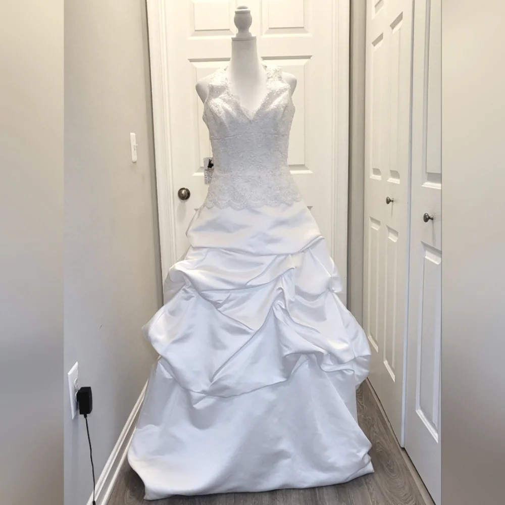 Da Vinci Modern Romantic White Orchid Boutique Gown Dress - Picture 2 of 16